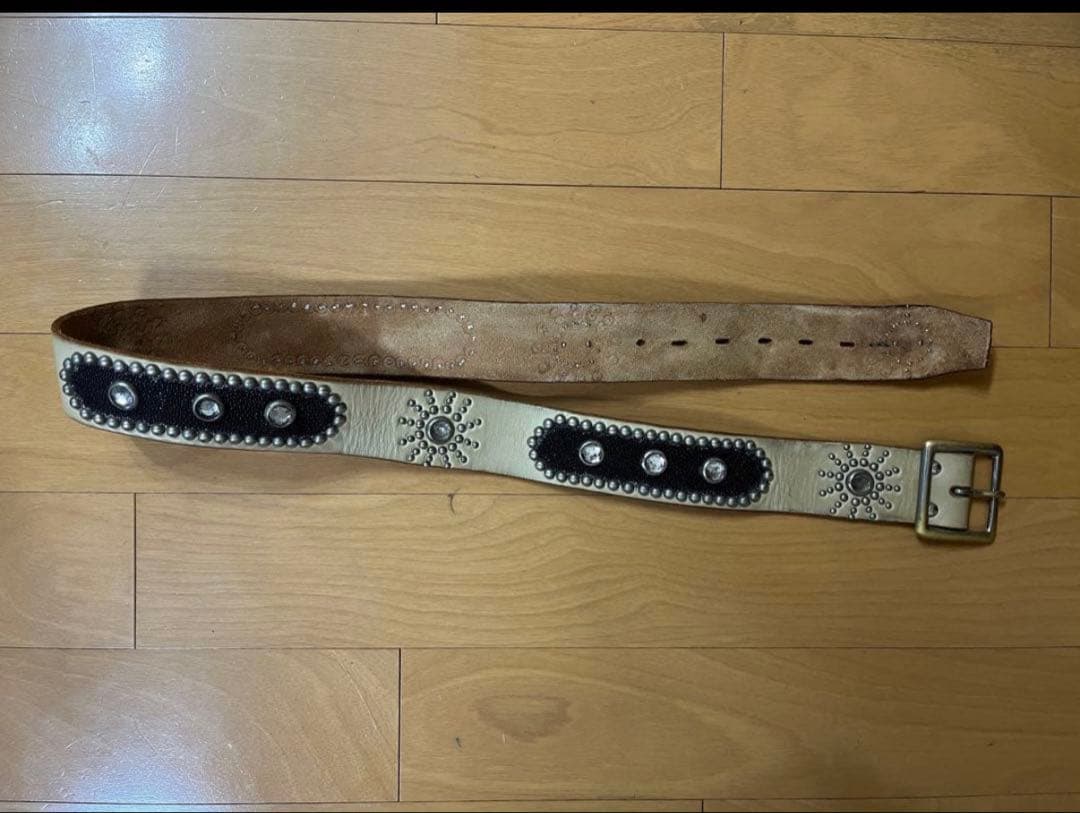 HTC ⭐️ピーナッツ⭐️ スティングレイ⭐️ホワイトレザー⭐️シルバースタッズ