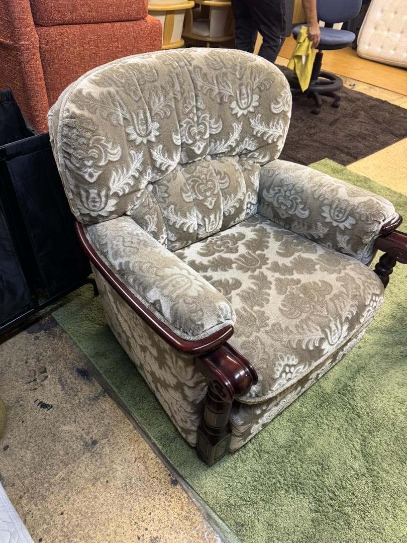 (423人掛けソファ カリモク アームチェア モケット オットマン付き