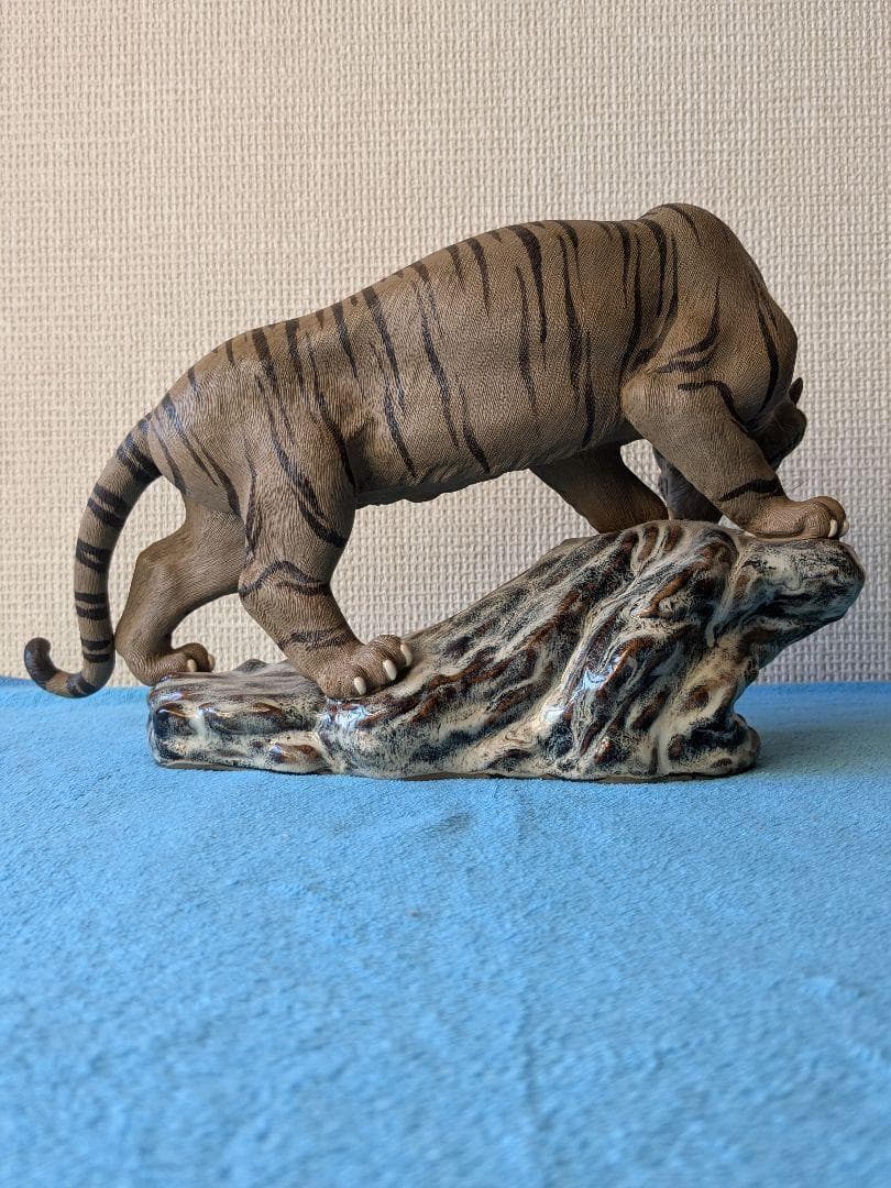 巖鳴虎嘯 中国 石湾窯