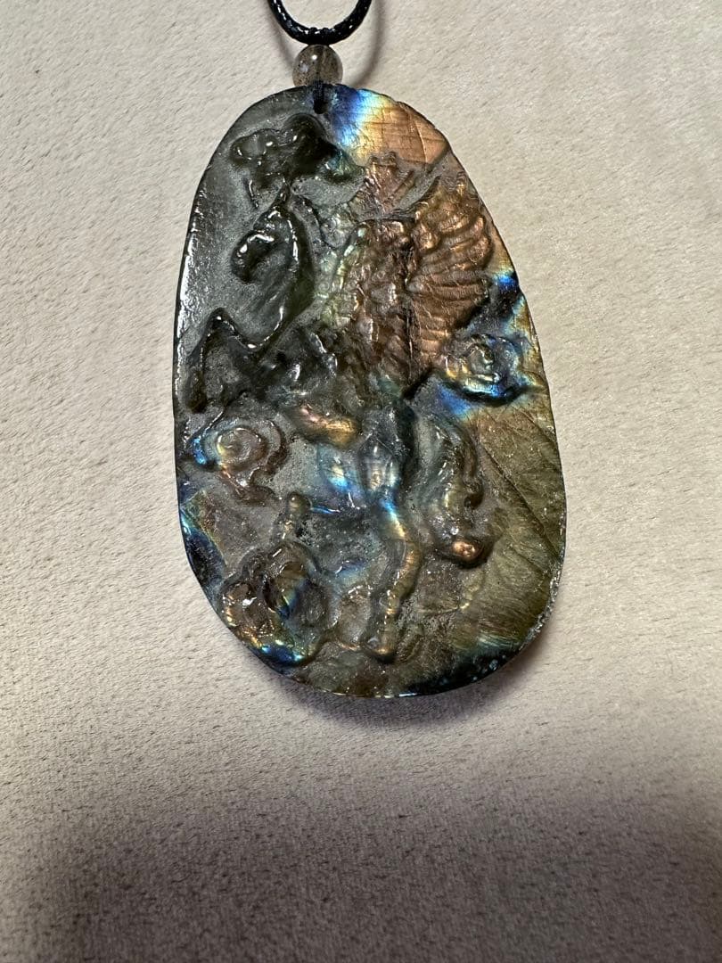ラブラドライト　カービング　彫刻　ユニコーンネックレス