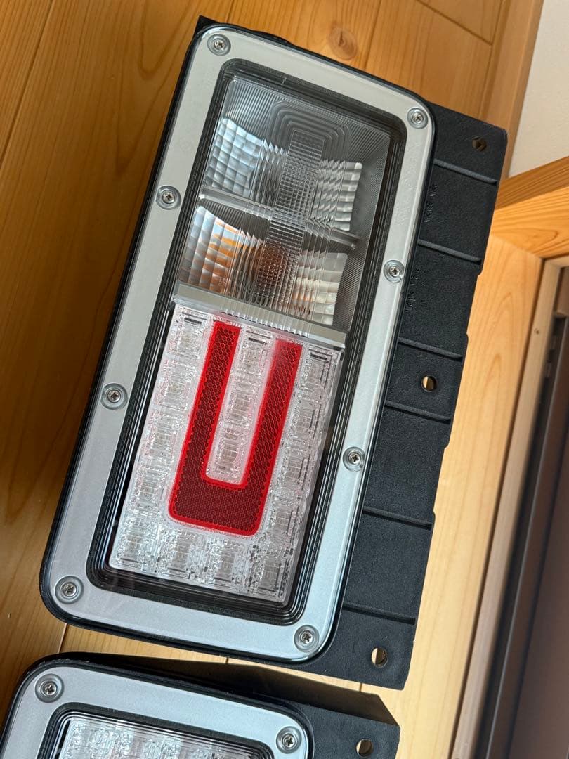 日野純正 小糸テールランプ