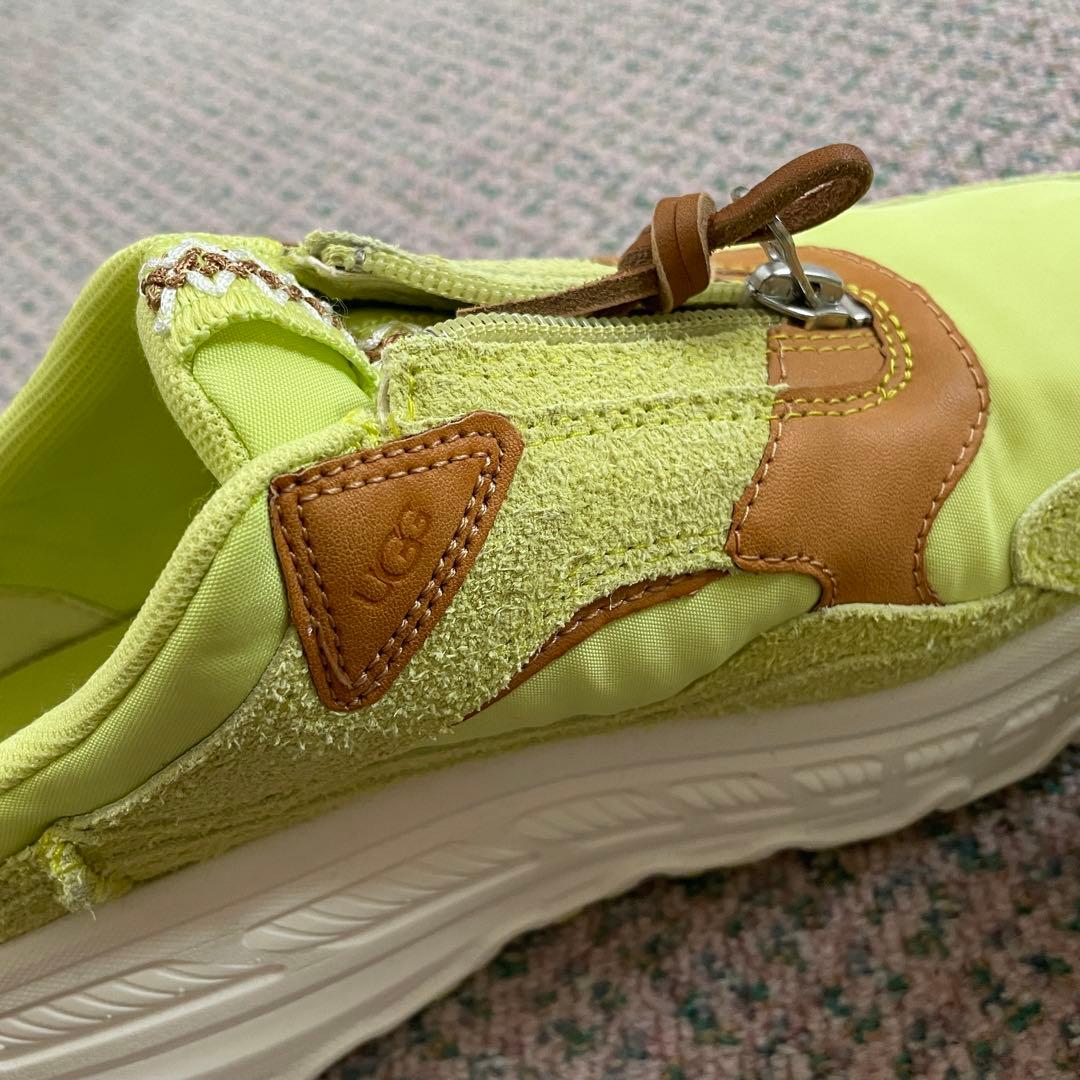 週末セール【新品】UGG 25cmレディーススニーカー（CA805 Zip）