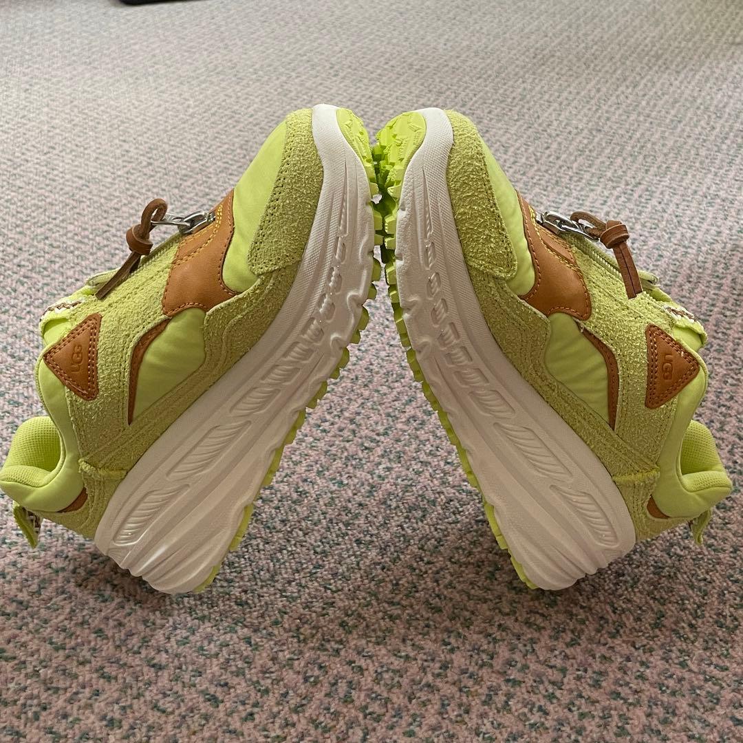 週末セール【新品】UGG 25cmレディーススニーカー（CA805 Zip）