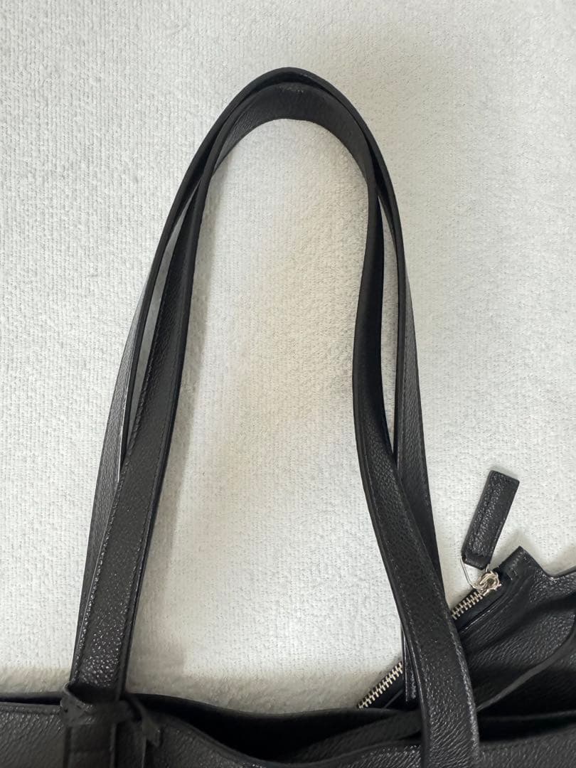 〈ミルキーバー〉SAINT LAURENT ブラックトートバッグポーチ付き