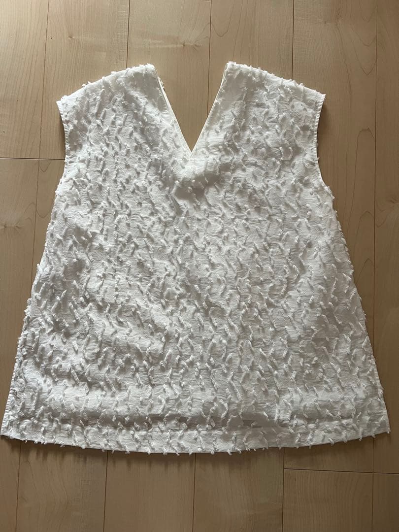 【新品】トゥモローランド・シアーカットジャカード Vネックブラウス