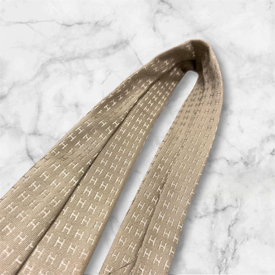 ✨極美品✨希少色✨HERMES ファソネ　H柄 クリームモカベージュ　ネクタイ