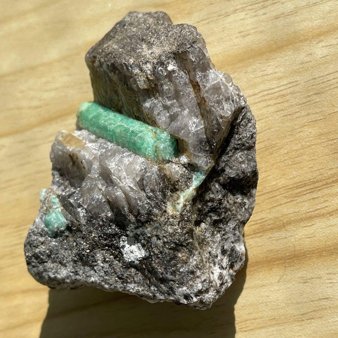 エメラルド　原石