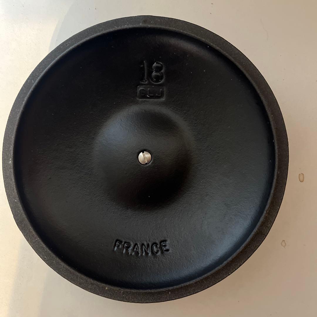 ルクルーゼ　ココット エブリィ　インナーリッド付 マットブラック　18cm