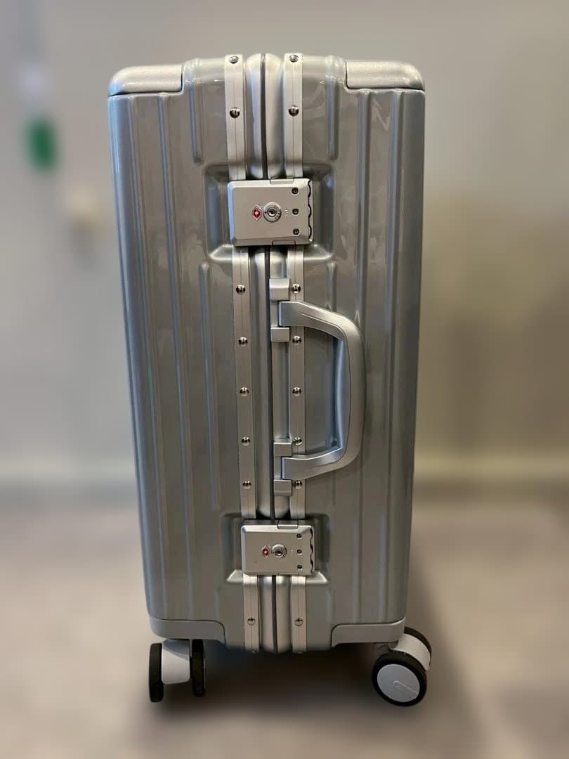 リベティ多機能キャリーケース【エナメルシルバーS】B7　TSAロック　静音