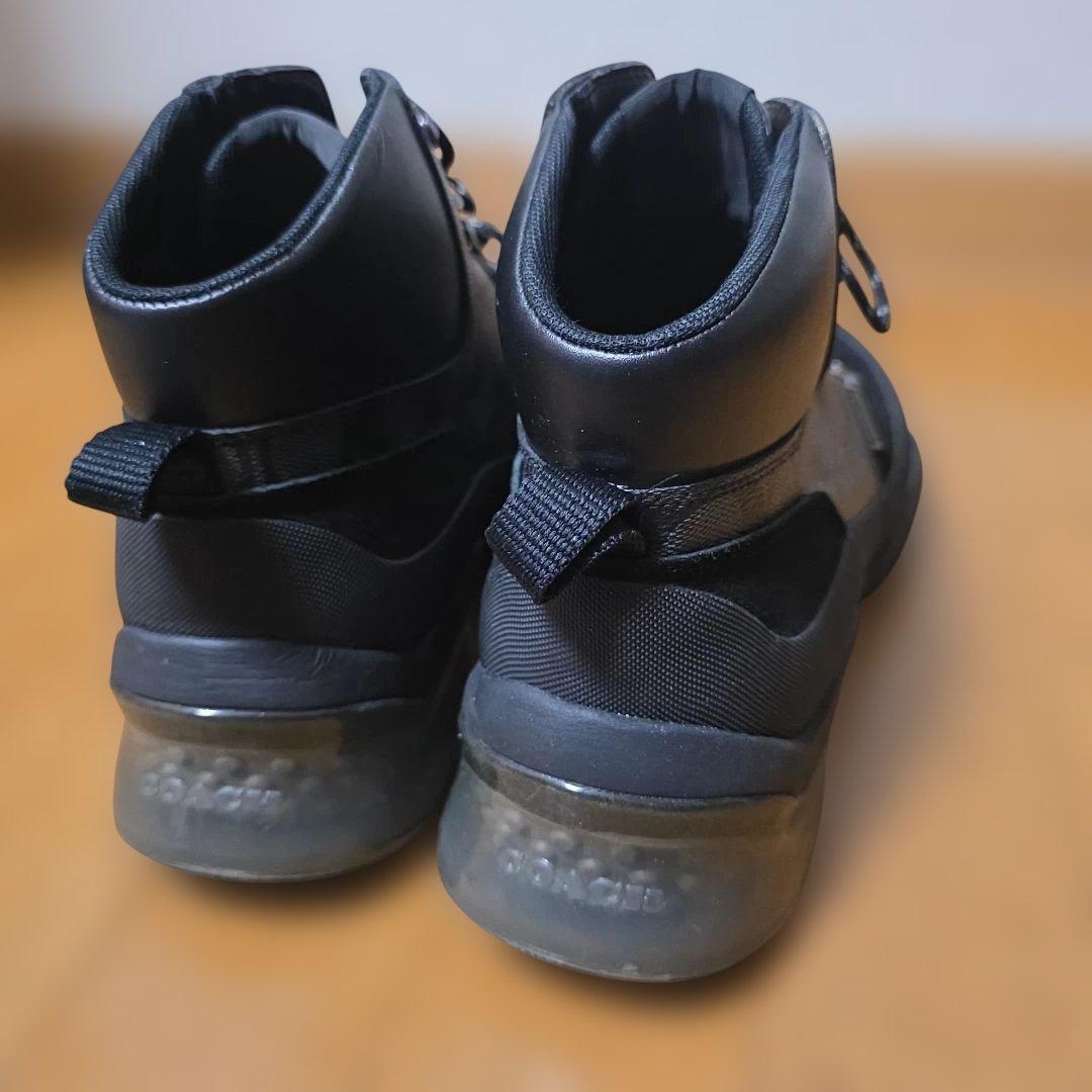 COACHのブラック ハイカットスニーカー