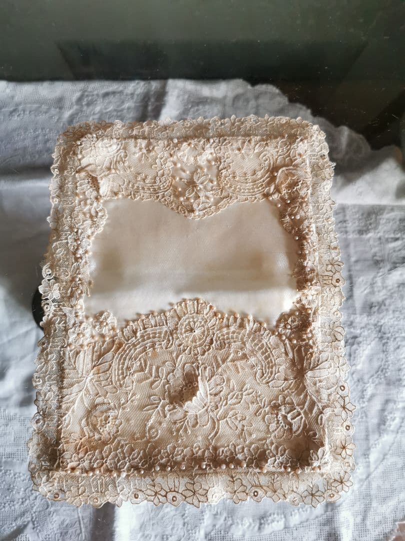 アンティークポワンドローズ ボビンレース パール装飾シルク聖書/ハンカチケース