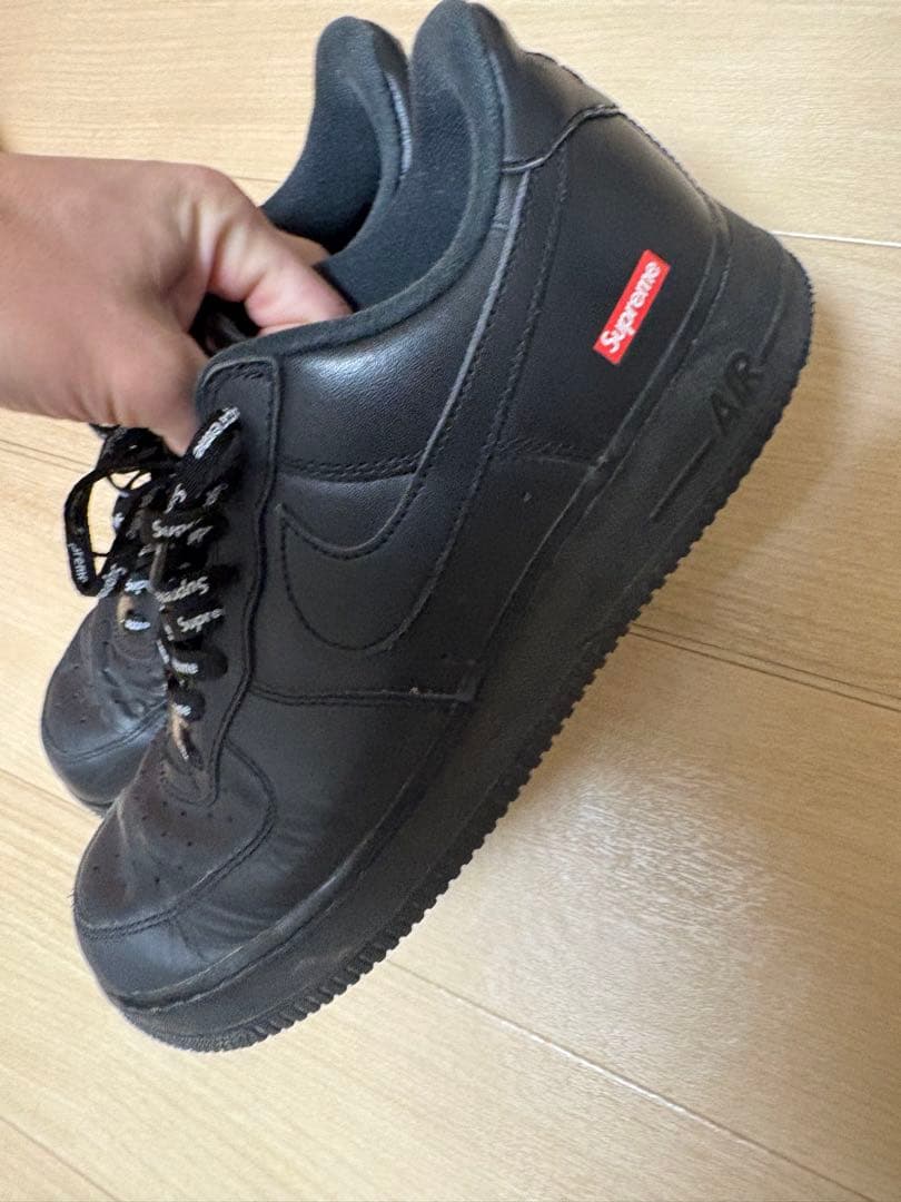Nike Air Force 1 Supreme ブラックsupreme紐付き！