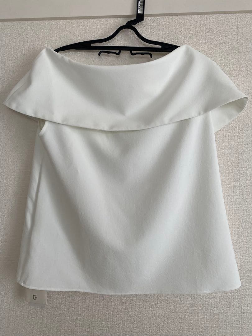 【新品未使用】NOBLE ケープブラウス　ホワイト