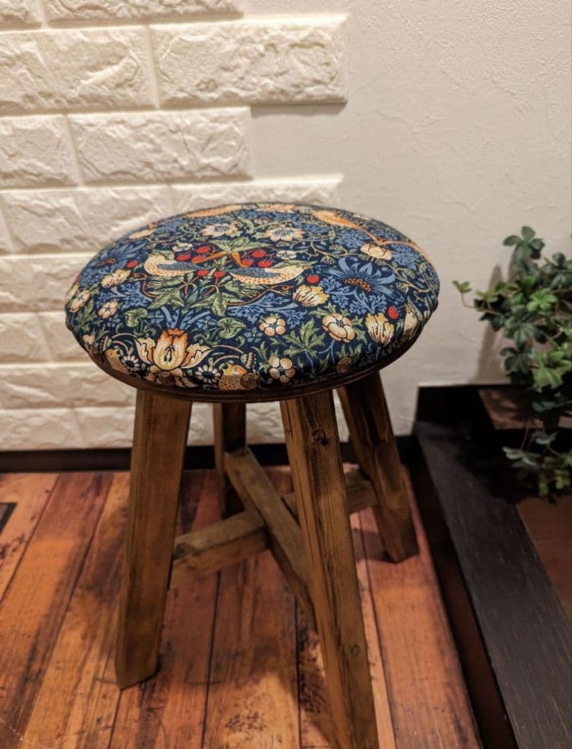 ウィリアムモリス　チェスト　丸椅子　ラウンドスツール　木製チェア　木製椅子