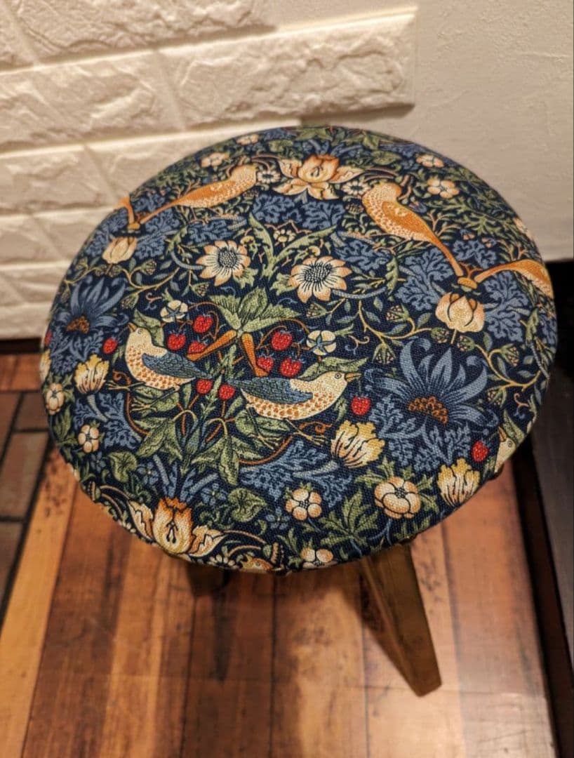 ウィリアムモリス　チェスト　丸椅子　ラウンドスツール　木製チェア　木製椅子