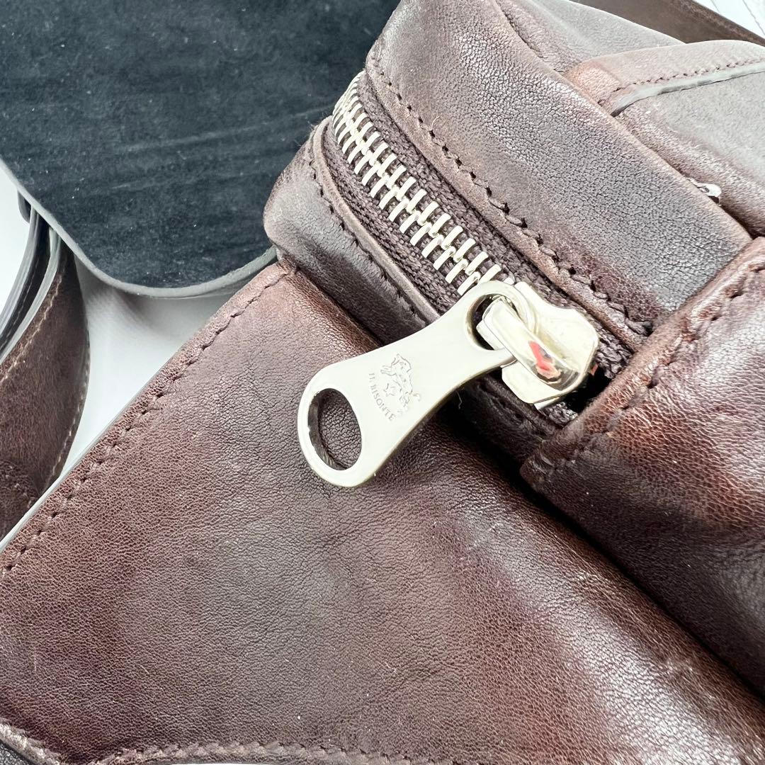 【現行モデル✨美品】イルビゾンテ　ボディバッグ　メタルバックル　レザー　濃茶