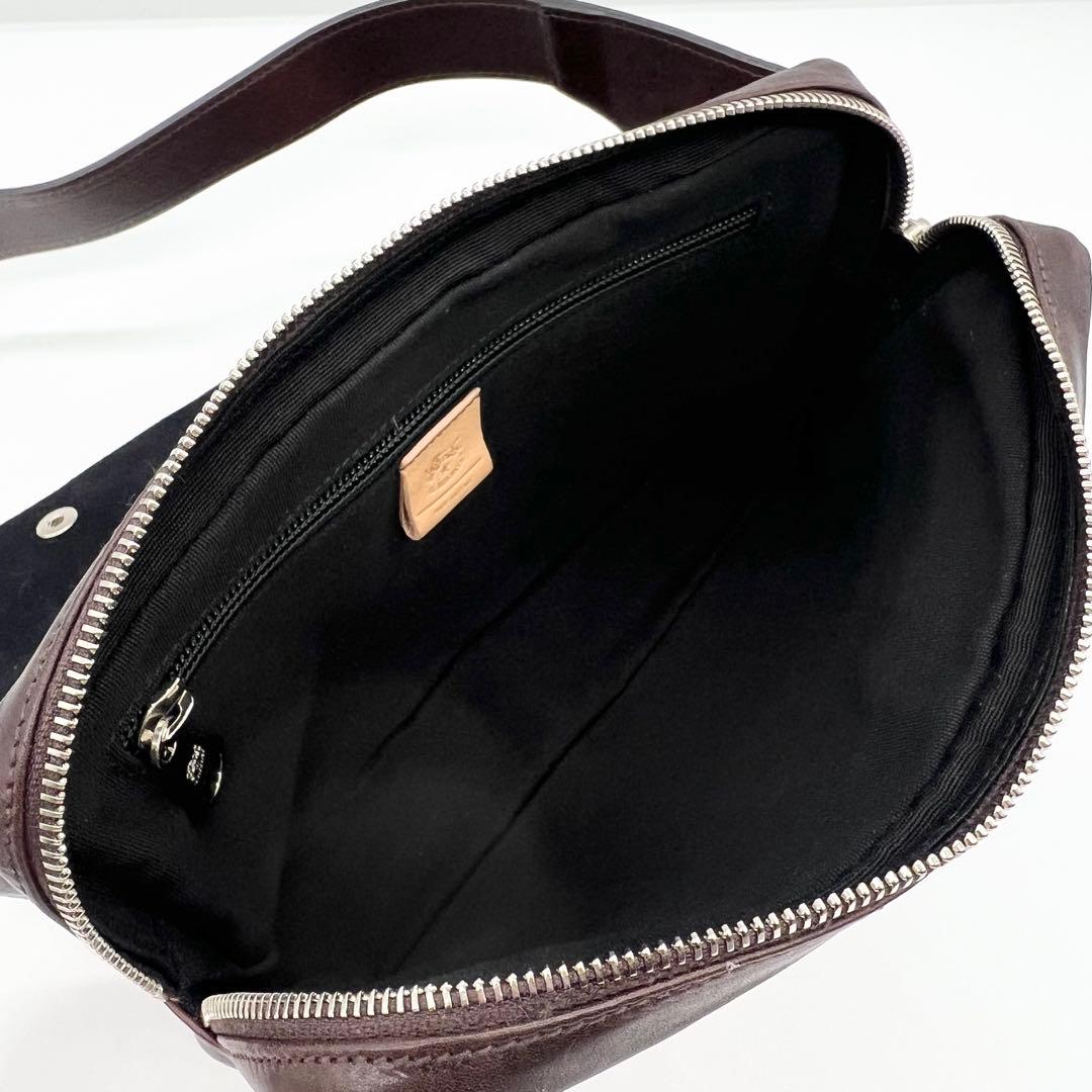 【現行モデル✨美品】イルビゾンテ　ボディバッグ　メタルバックル　レザー　濃茶
