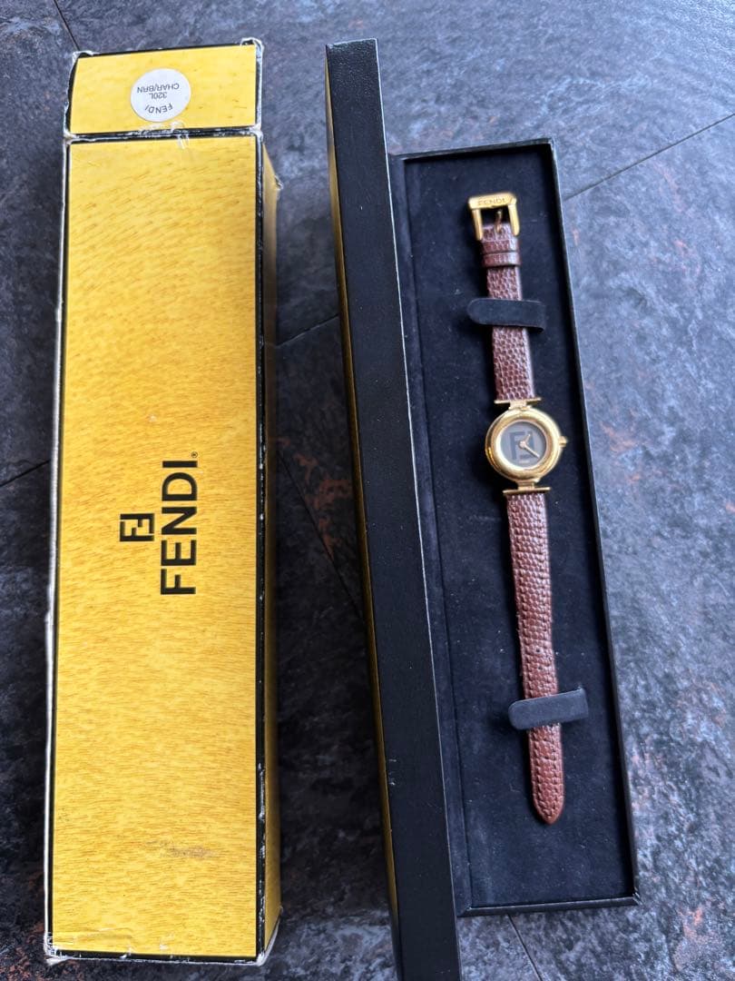 FENDI 腕時計 ブラウンレザー ゴールドケース