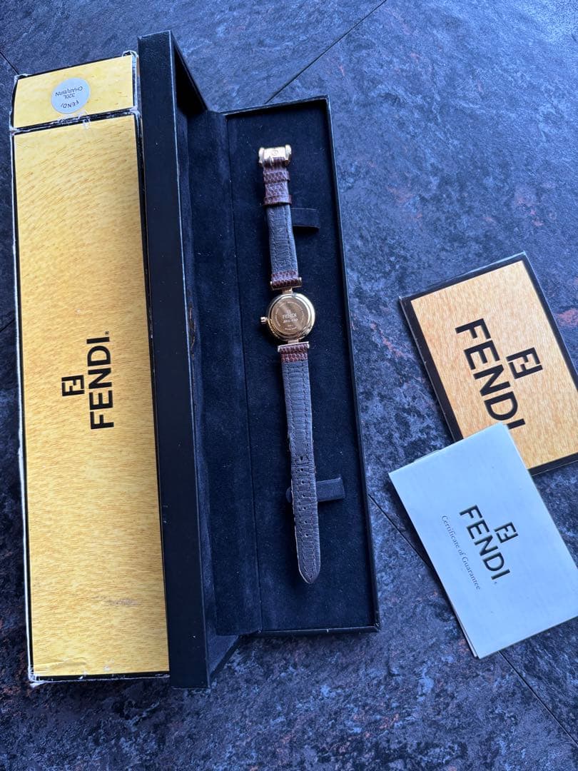 FENDI 腕時計 ブラウンレザー ゴールドケース