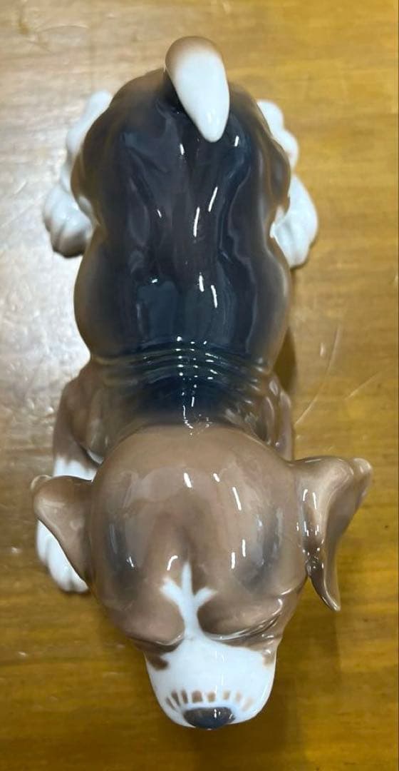 ロイヤルコペンハーゲン　ビーグル犬　伏せ　置物　陶磁器　フィギュリン　564