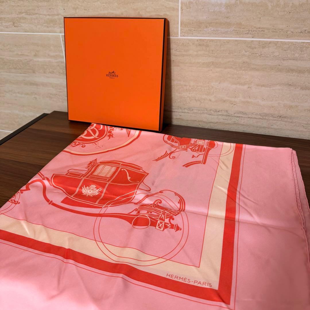 新品同様 HERMES スカーフ カレ90 スプリングス 箱付き