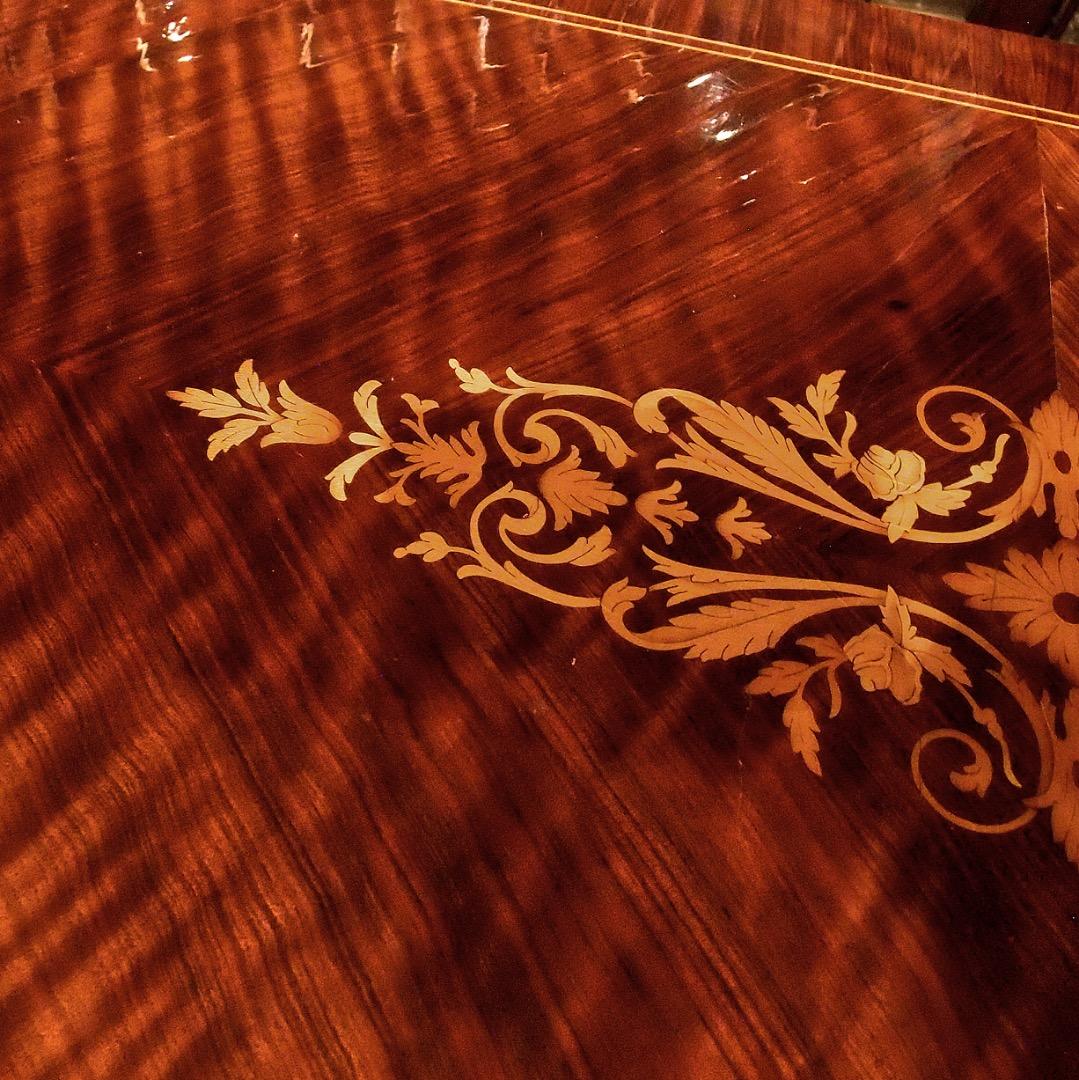 (huffuc)ong) アランドロン映画にも登場するアンティークテーブル