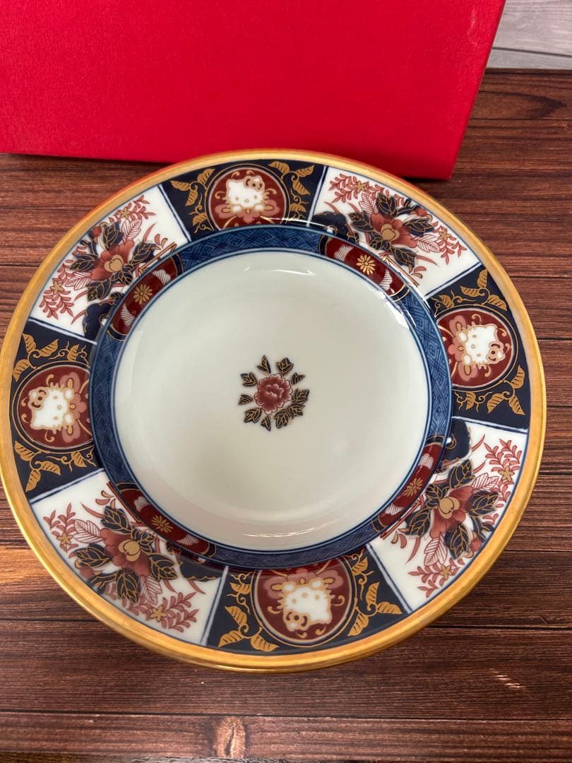 有田焼×ハローキティ　古伊万里柄金彩牡丹 深皿(スープ皿) 箱あり