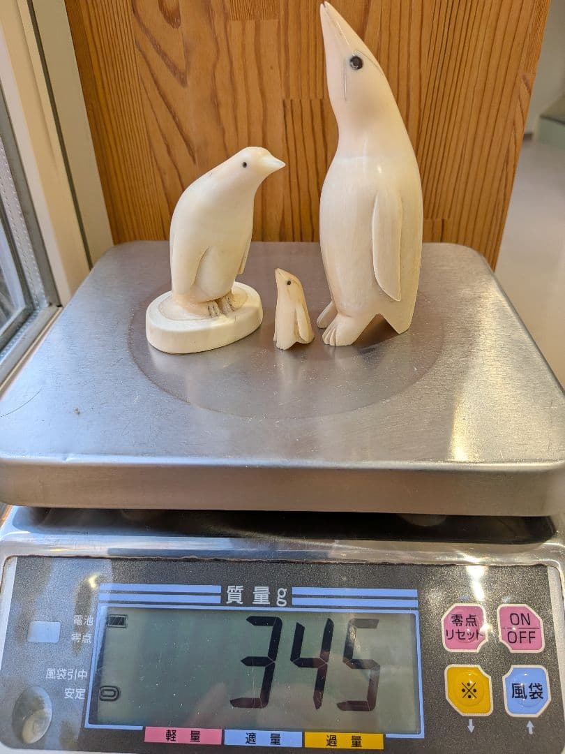マッコウ鯨歯　ペンギン3羽