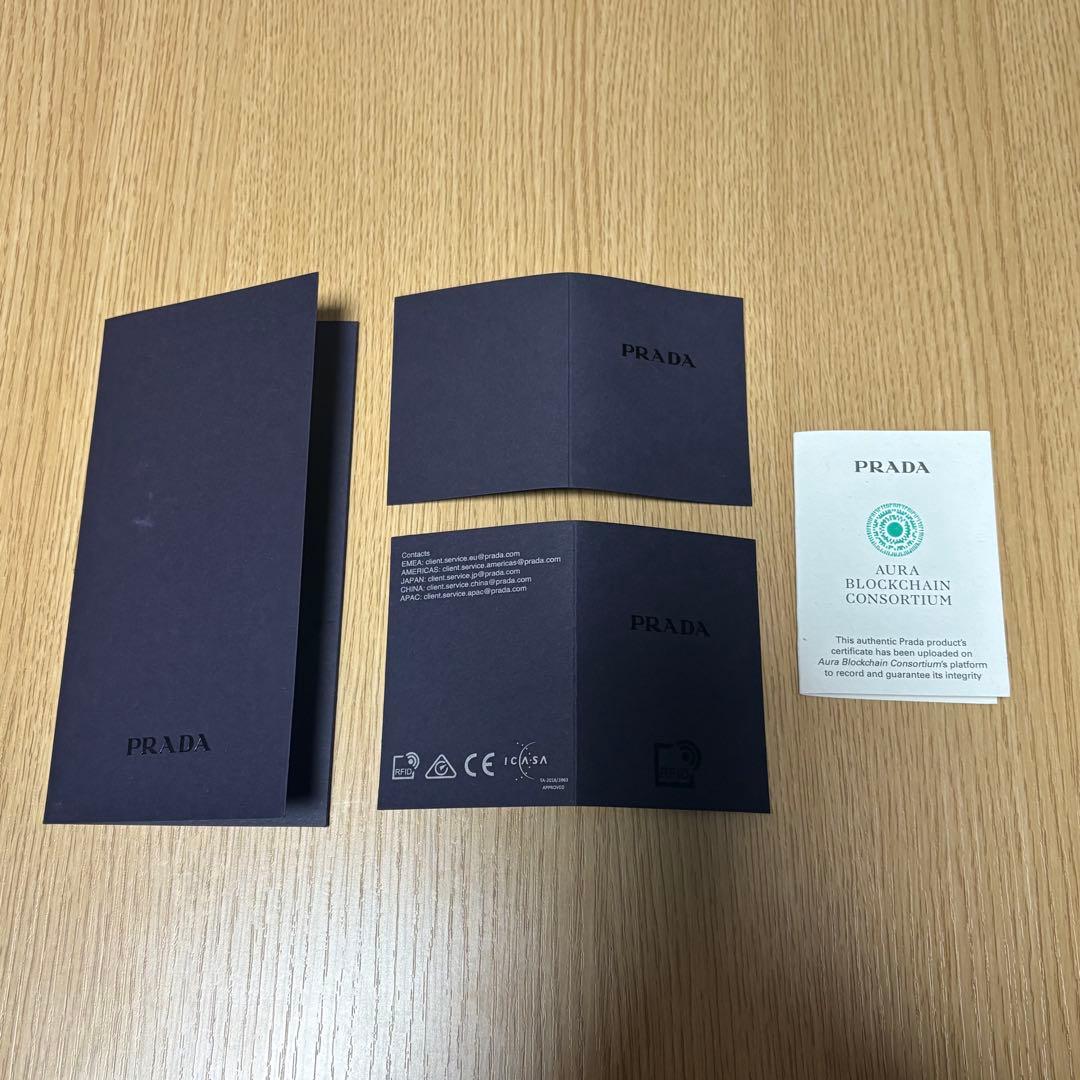 PRADA サフィアーノトライアングル コンパクトウォレット