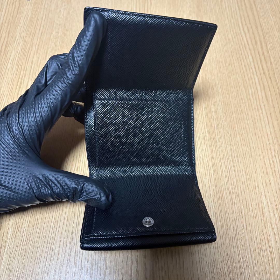 PRADA サフィアーノトライアングル コンパクトウォレット