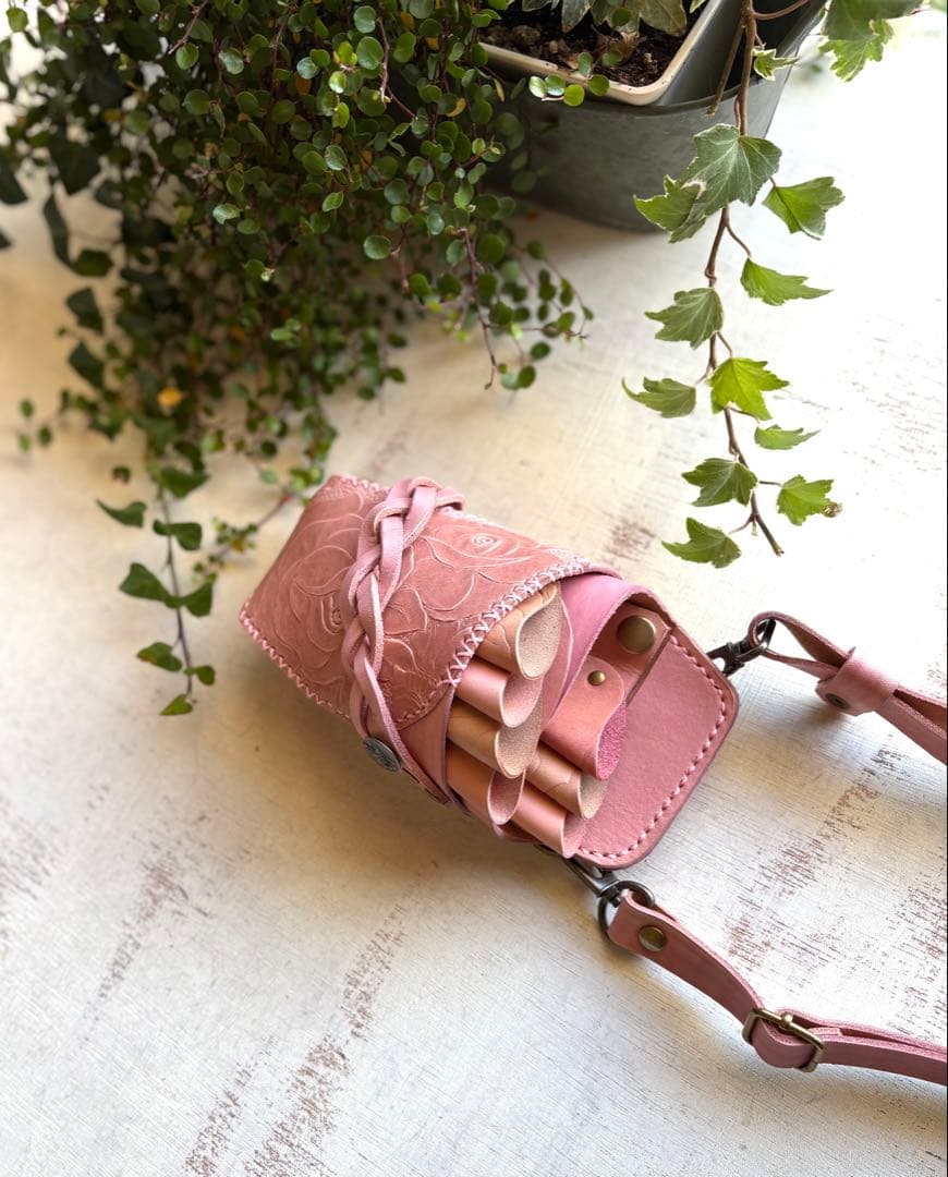 手染め大人ピンク、ローズ型押のシザーケース
