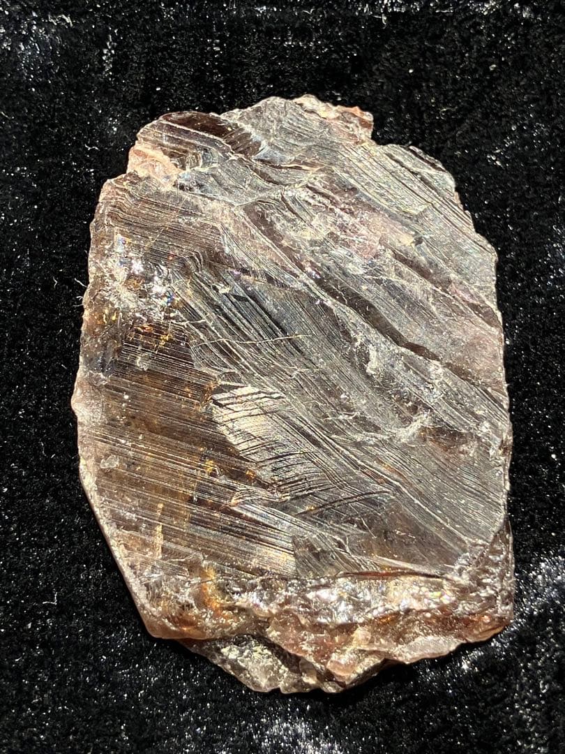 アキシナイト　原石　天然石　パワーストーン　目標達成への後押し　集中力　忍耐力