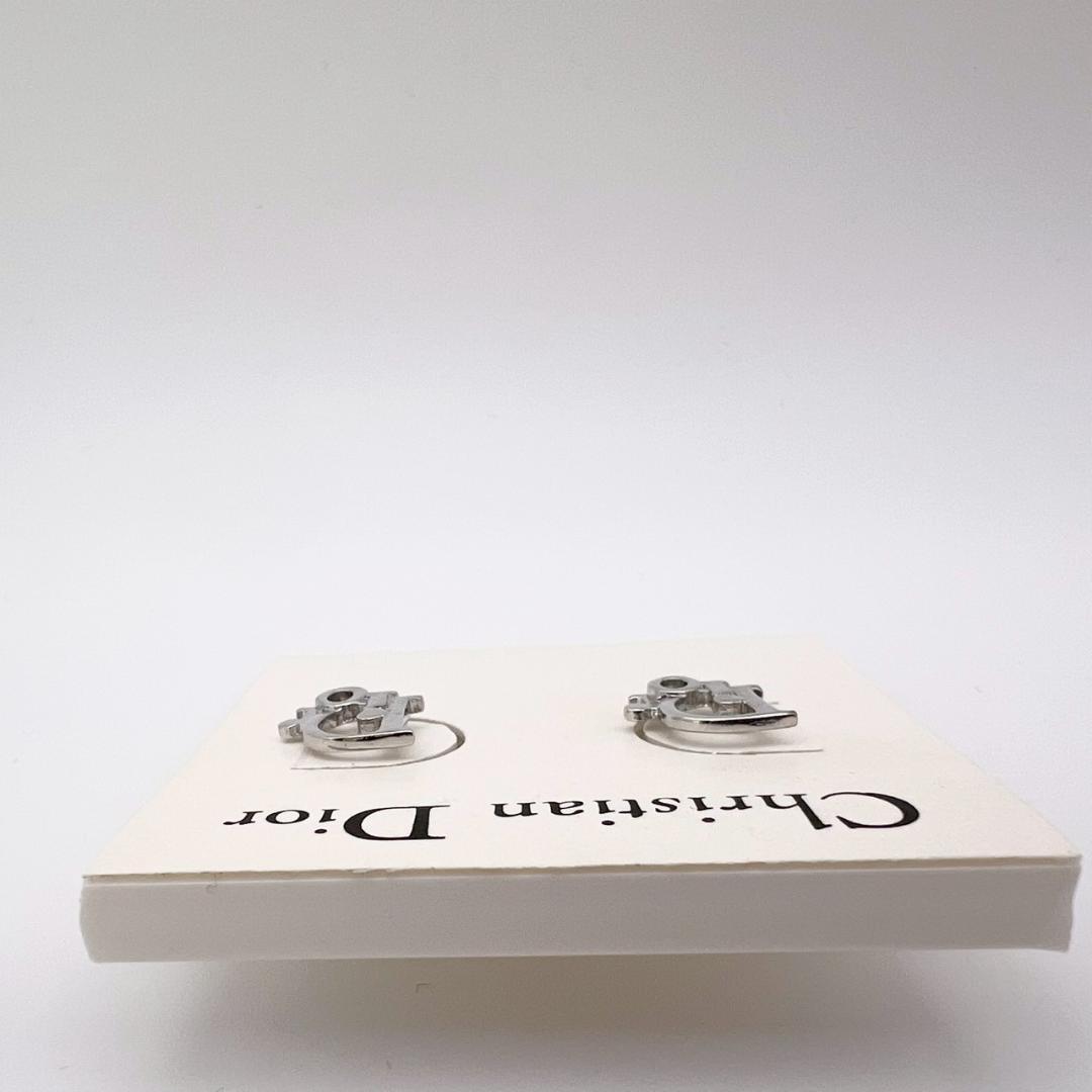【美品】Christian Dior ロゴ ピアス シルバー系 箱付き