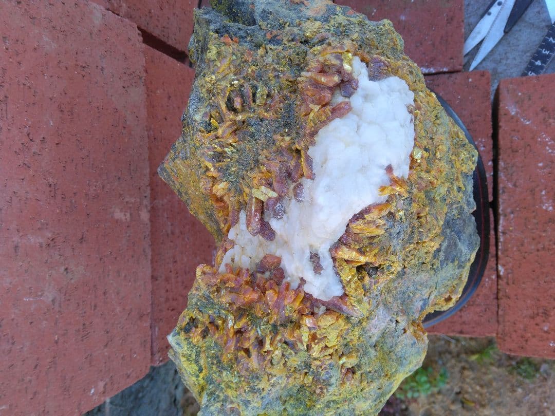 【希少!!!】オーピメント（雄黄）天然石　総重量4.7kg　　,mt610