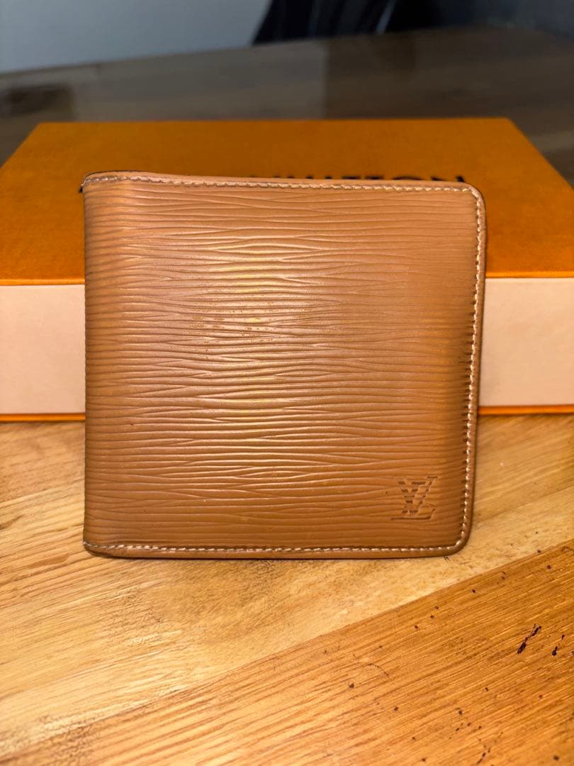 ケ*ウ様 ルイヴィトン エピ ポルトフォイユ・マルコ 二つ折り財布