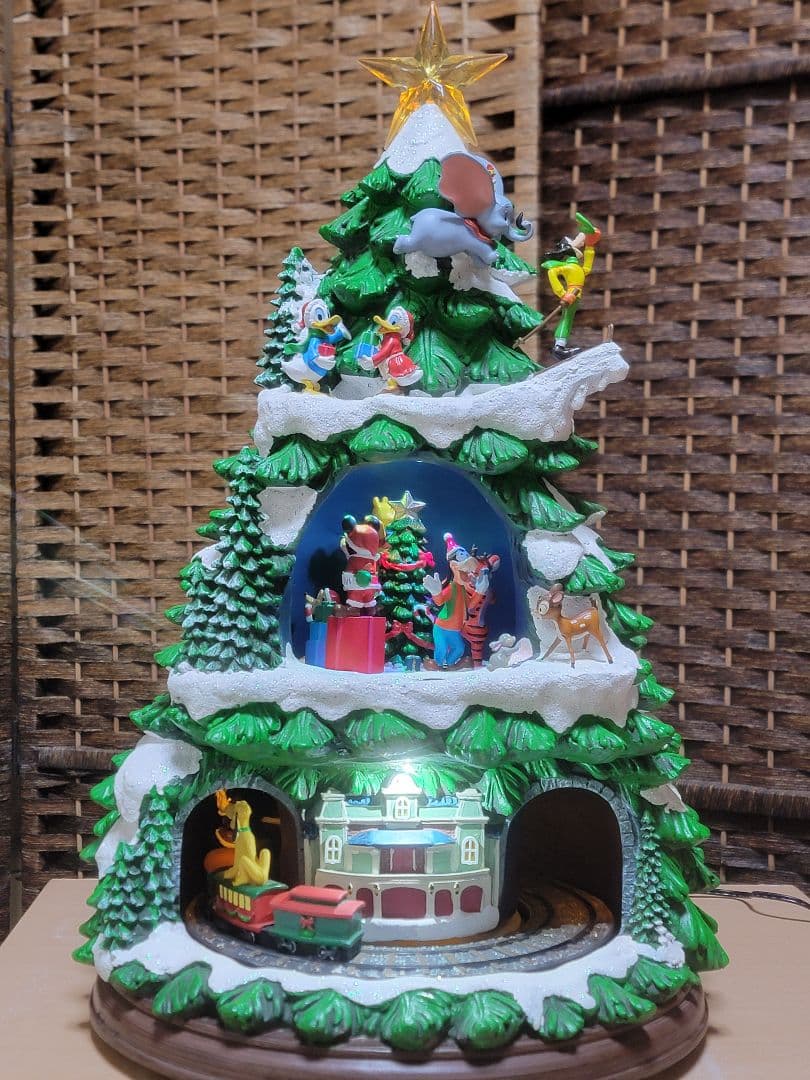 Disney アニメーション付きクリスマスツリー