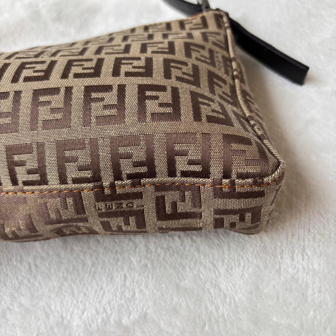 【美品】 FENDI ズッキーノ アクセサリーポーチ FFロゴ 総柄 レザー