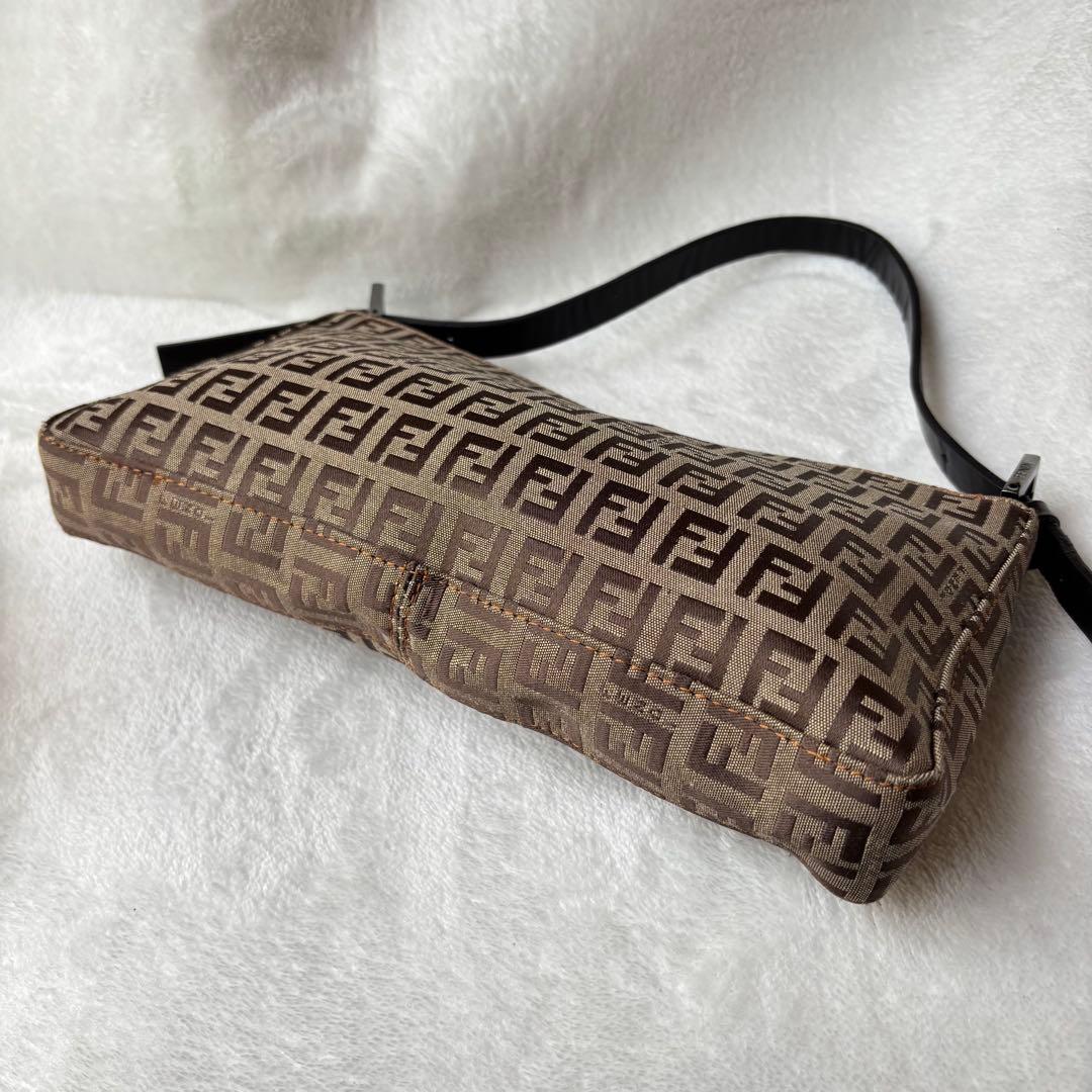 【美品】 FENDI ズッキーノ アクセサリーポーチ FFロゴ 総柄 レザー