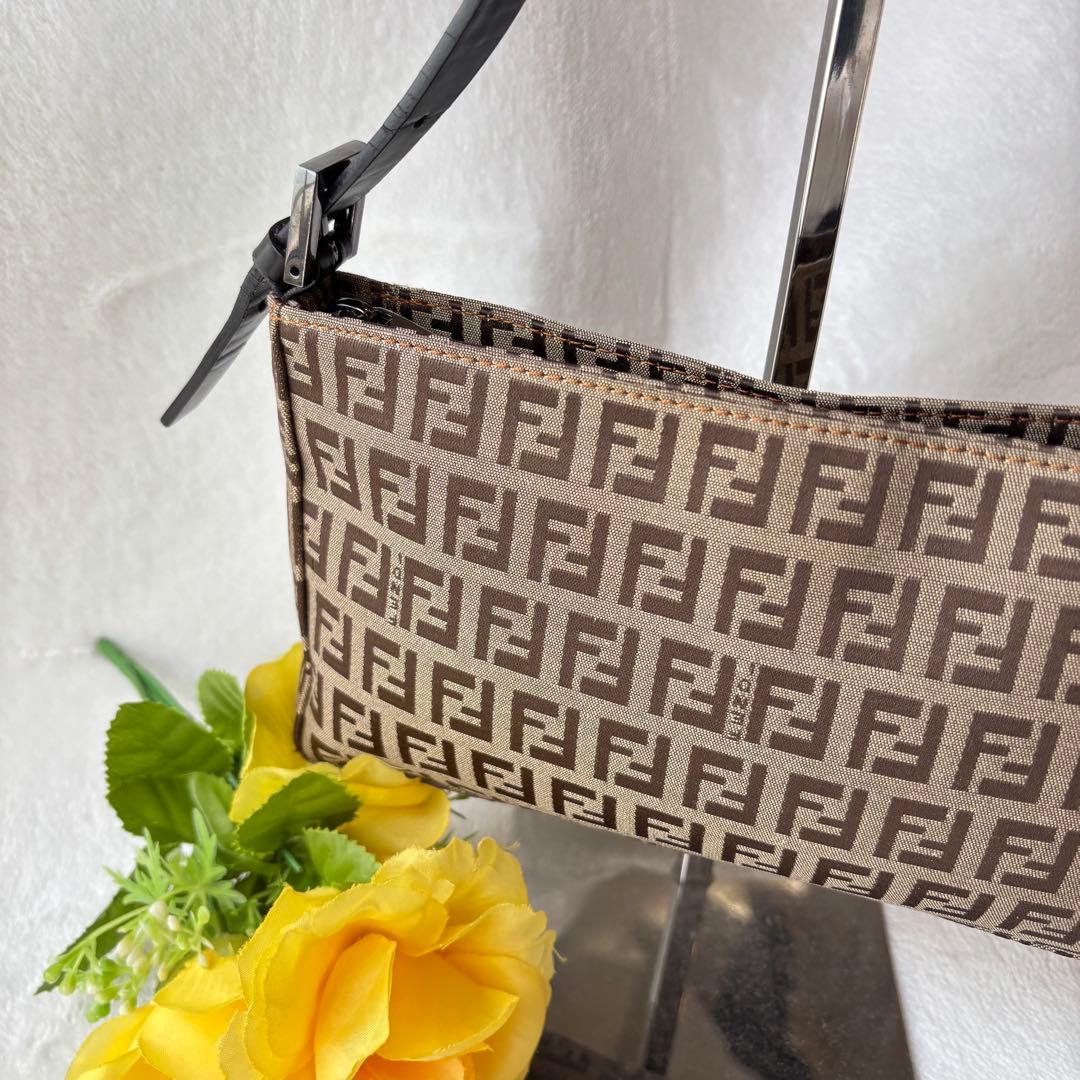 【美品】 FENDI ズッキーノ アクセサリーポーチ FFロゴ 総柄 レザー
