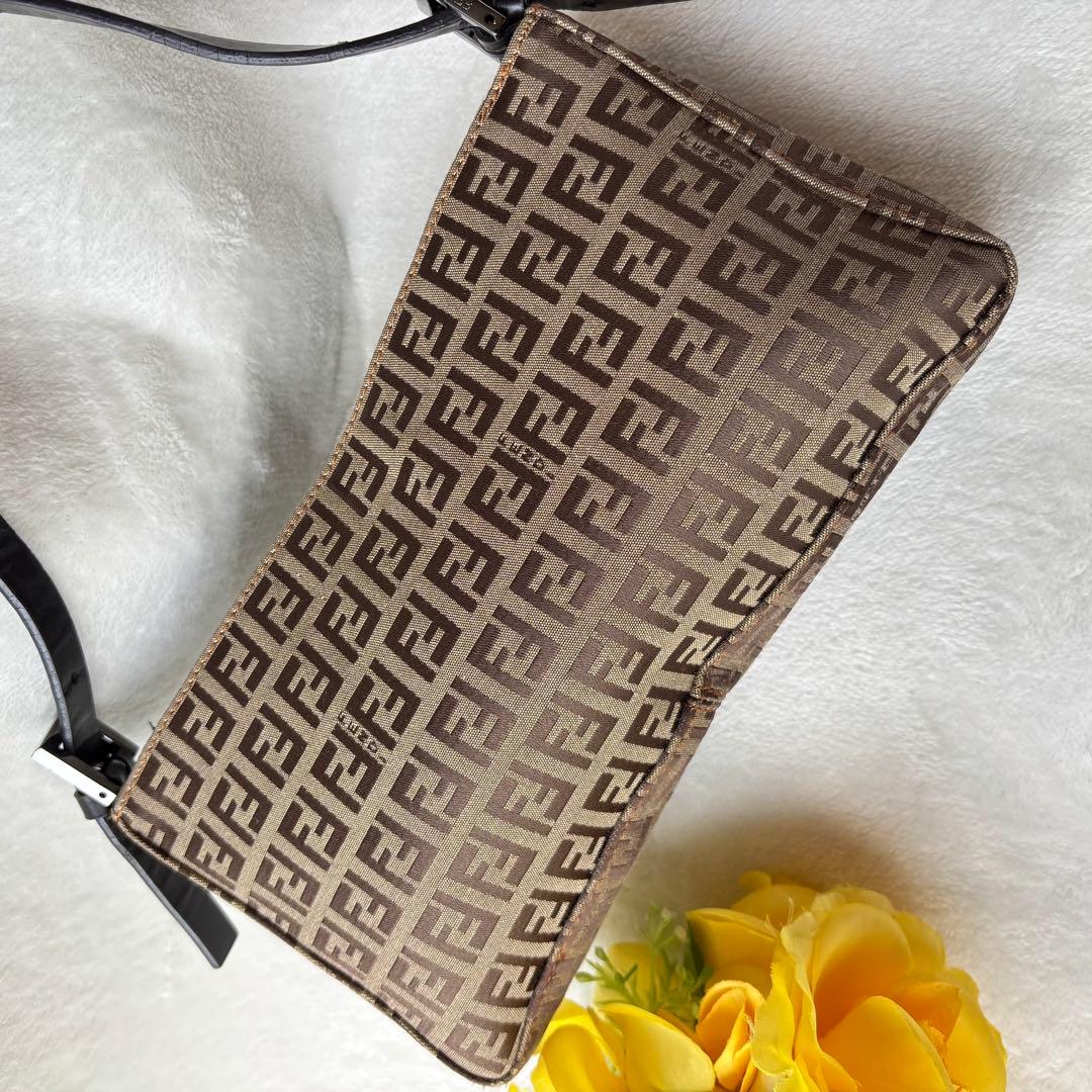 【美品】 FENDI ズッキーノ アクセサリーポーチ FFロゴ 総柄 レザー