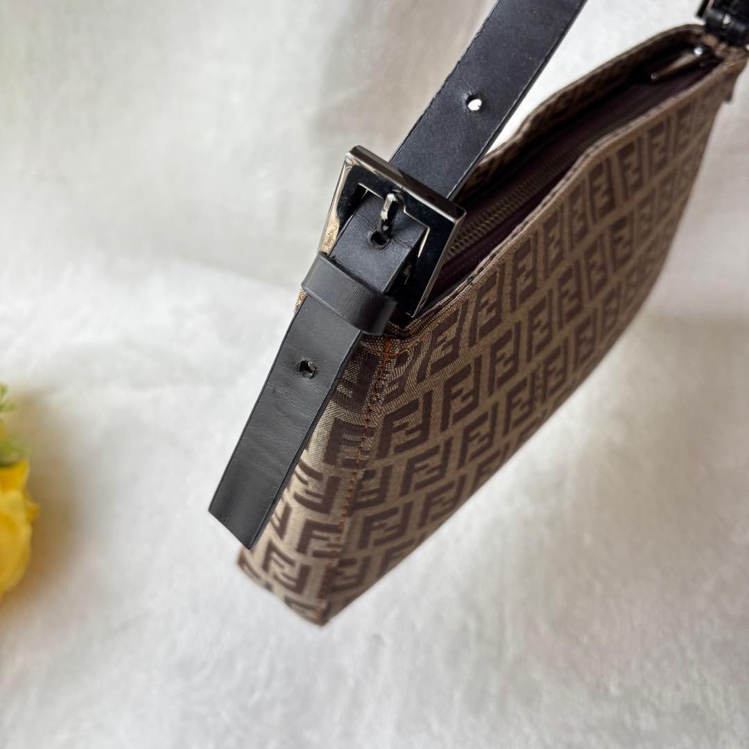 【美品】 FENDI ズッキーノ アクセサリーポーチ FFロゴ 総柄 レザー