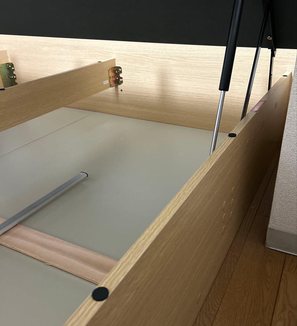 【送料込】クイーンサイズ ベッドフレーム 収納付き 油圧跳ね上げ式 木製