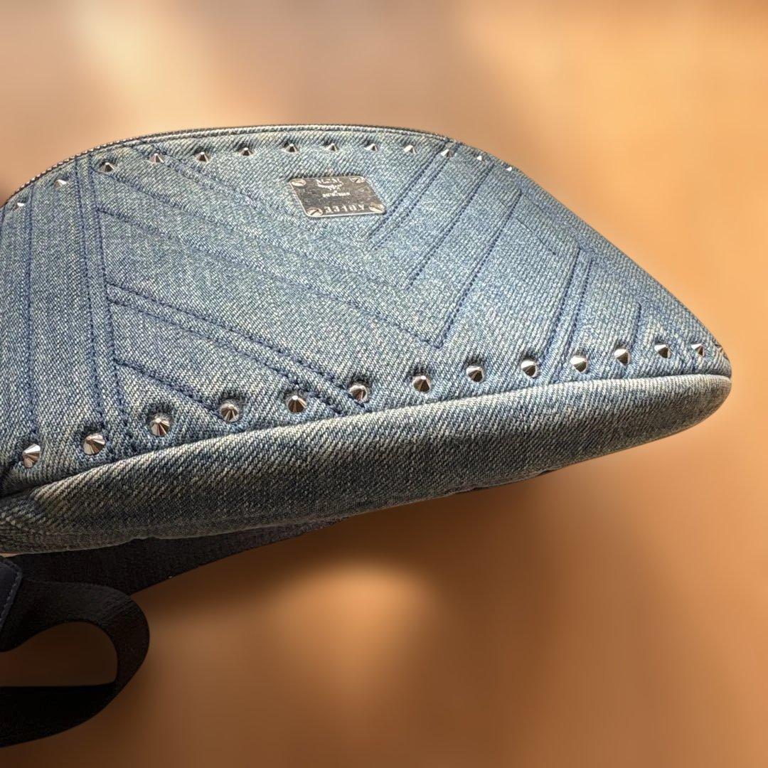 MCMのデニムコレクション スタッズ キルティング ボディバッグ　ウエストバッグ