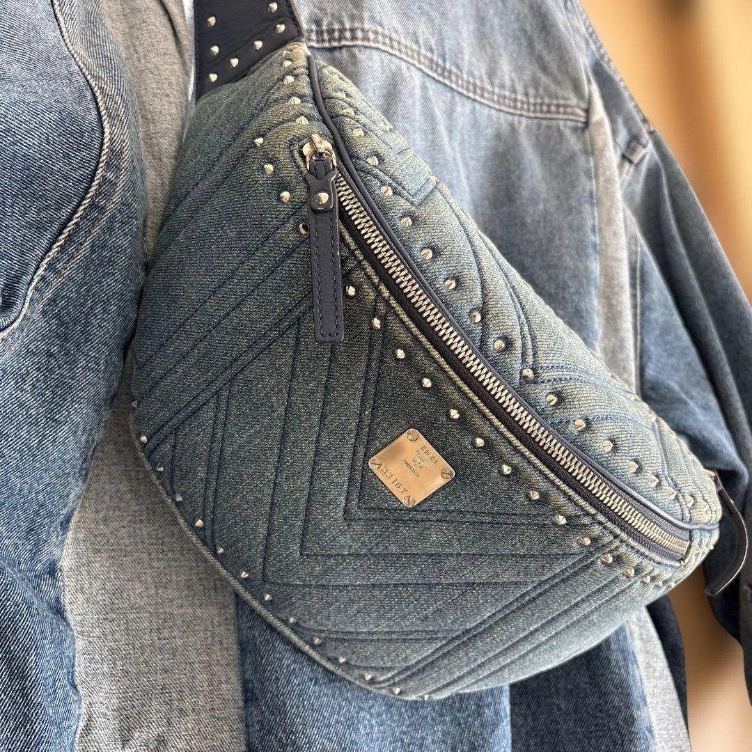 MCMのデニムコレクション スタッズ キルティング ボディバッグ　ウエストバッグ