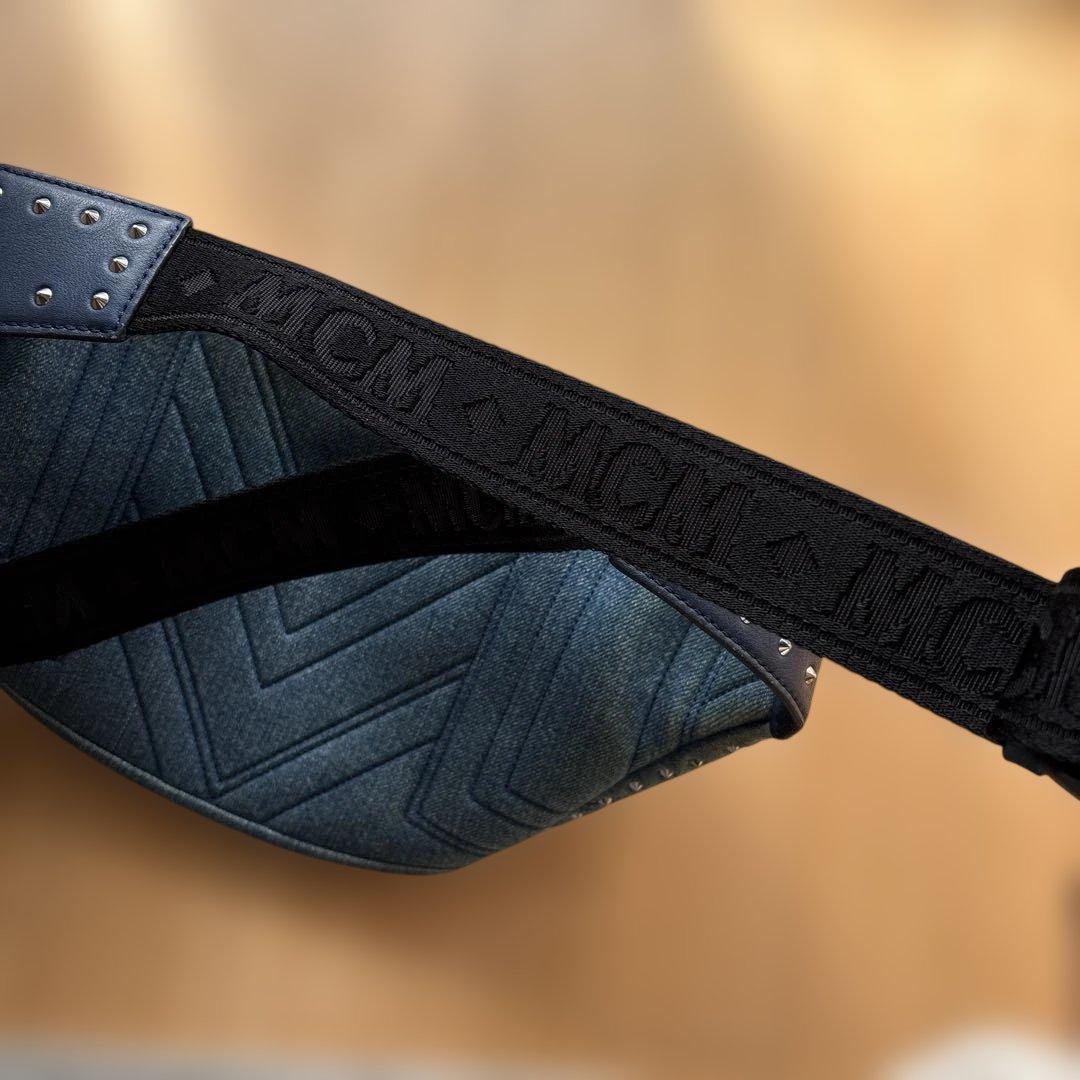 MCMのデニムコレクション スタッズ キルティング ボディバッグ　ウエストバッグ