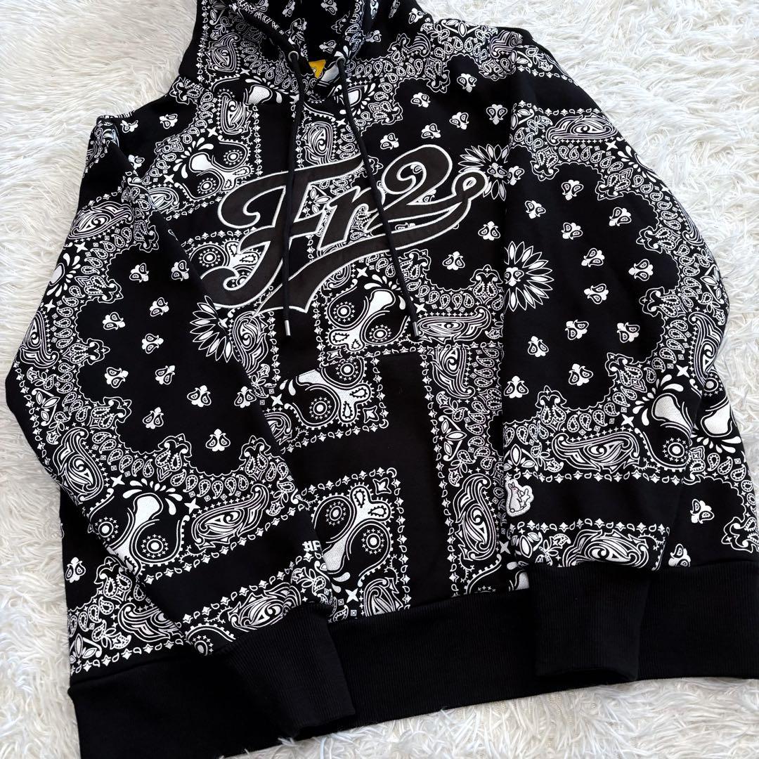 p*a様 極美品 FR2 パーカー バンダナ柄 肉厚 ビッグ刺繍 裏起毛 ブラッ