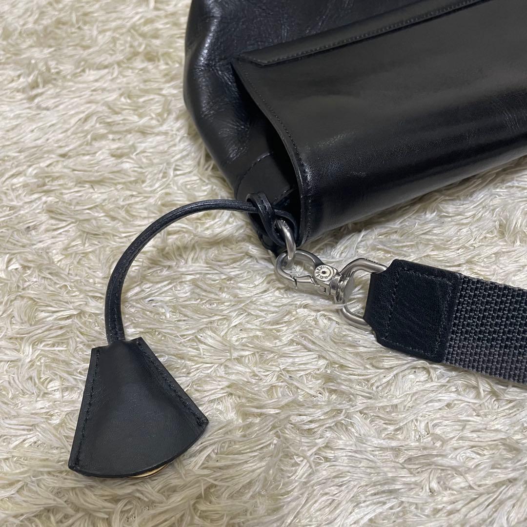 aniary アニアリ　ショルダーバッグ　メッセンジャーバッグ　ブラック　レザー