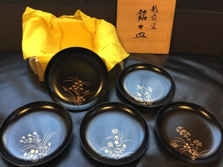 逸品　越前塗　越前漆器　天然木　手塗り本漆塗り　蒔絵　木製　５枚　未使用