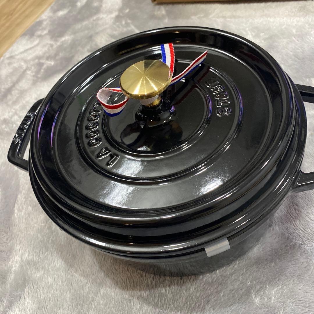 新品未使用　ストウブ ラウンドココット 22cm シャイニーブラック　ほうろう鍋