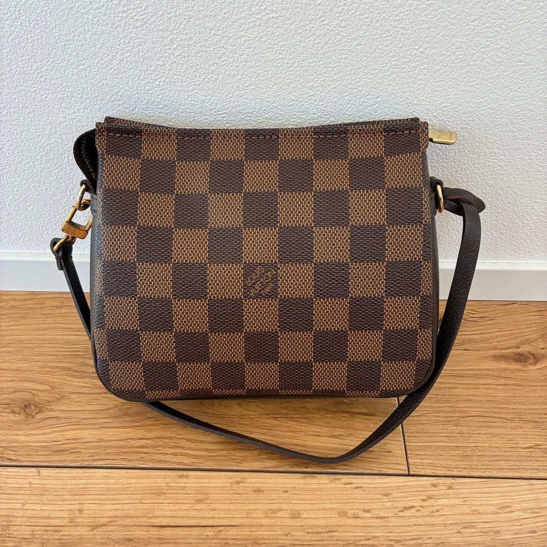 ルイ・ヴィトンのダミエ・エベヌ トゥルース・メイクアップ アクセサリーポーチ